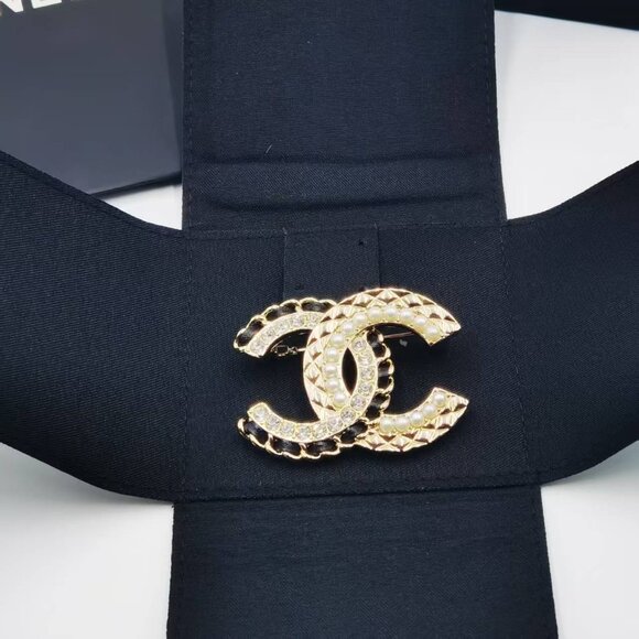 ✨✨CHANEL BROOCH - Picture 4 of 5